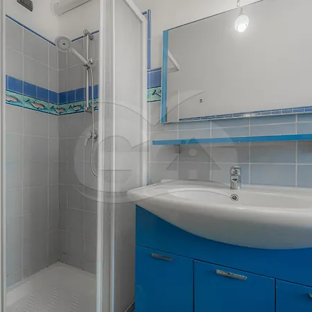 Silvia Sul Lungomare Di Campo