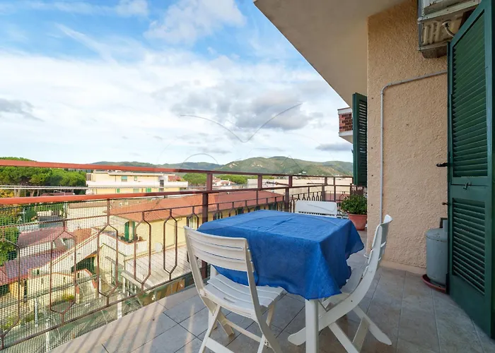 Silvia Sul Lungomare Di Campo * 坎普码港