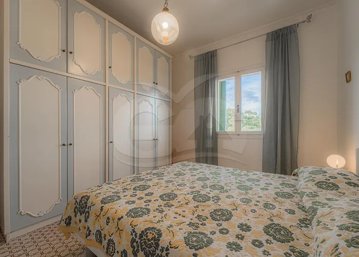 Silvia Sul Lungomare Di Campo * 坎普码港