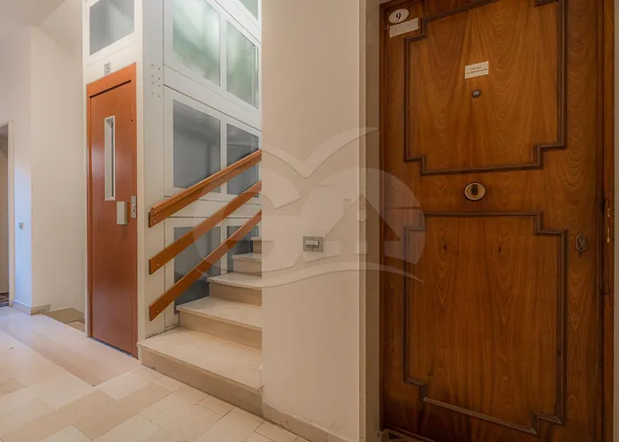 Silvia Sul Lungomare Di Campo * 坎普码港